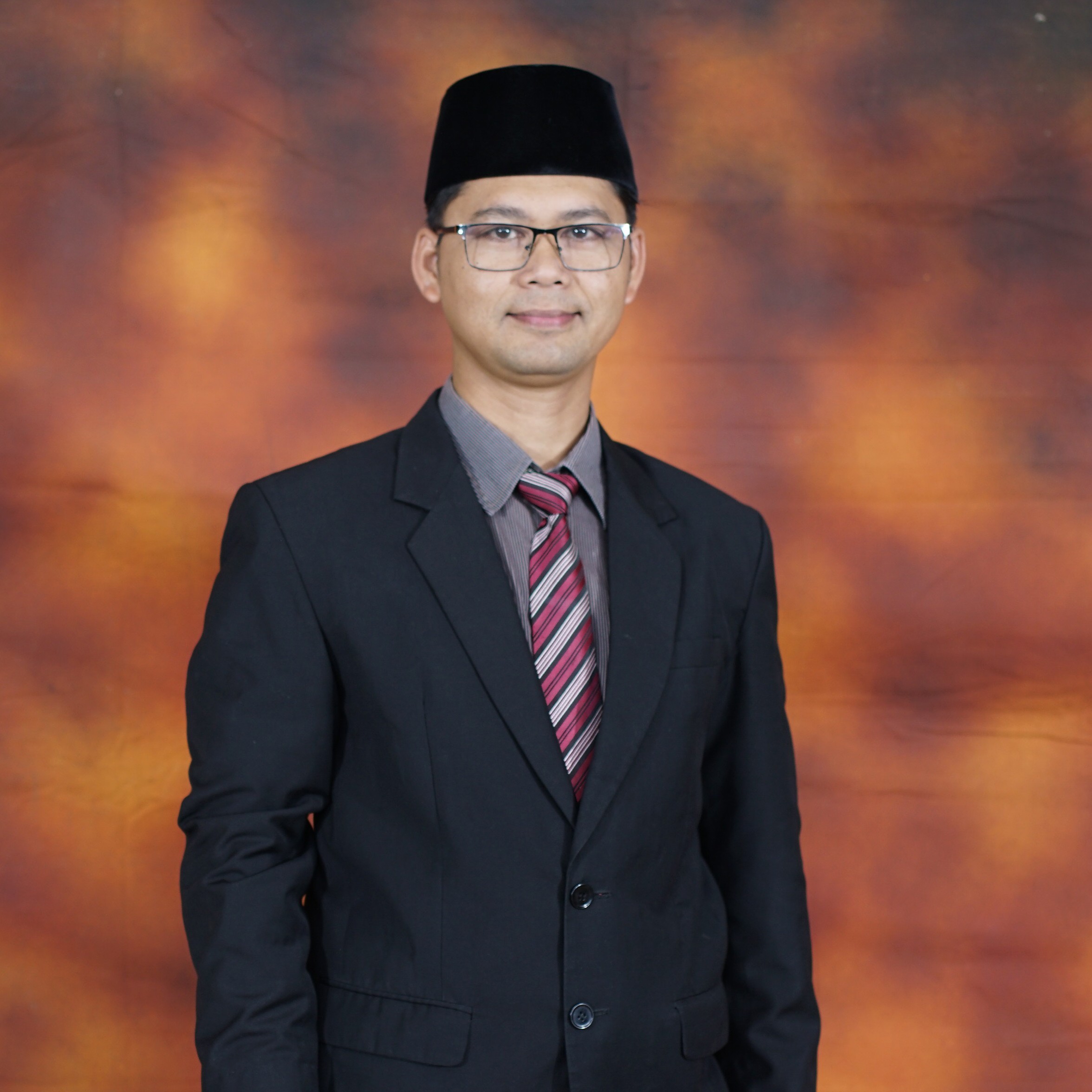 Dr Rifyal Luthfi MR, M. Pd. I.